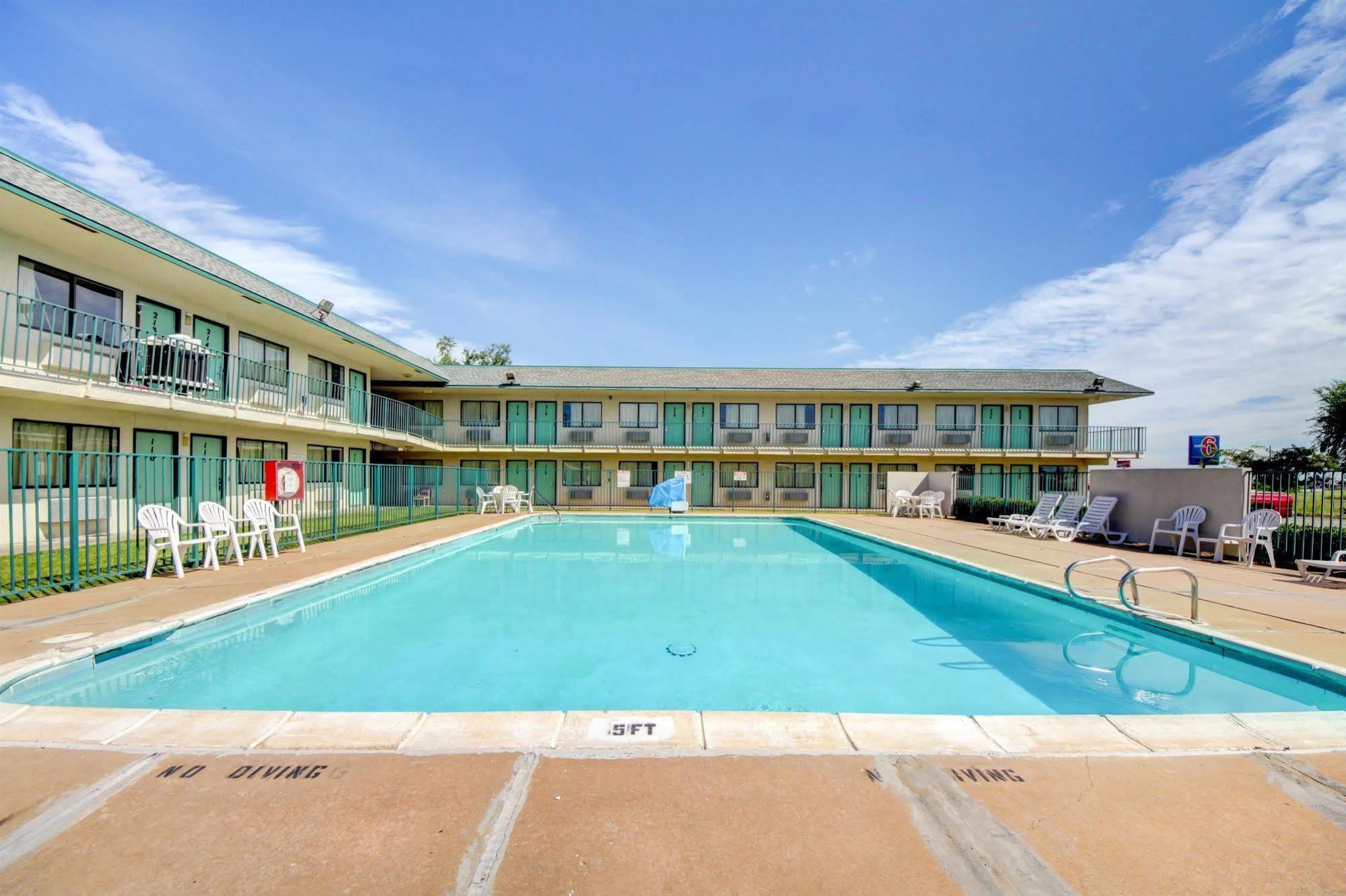 Regency Inn Tulsa Oakhurst المظهر الخارجي الصورة
