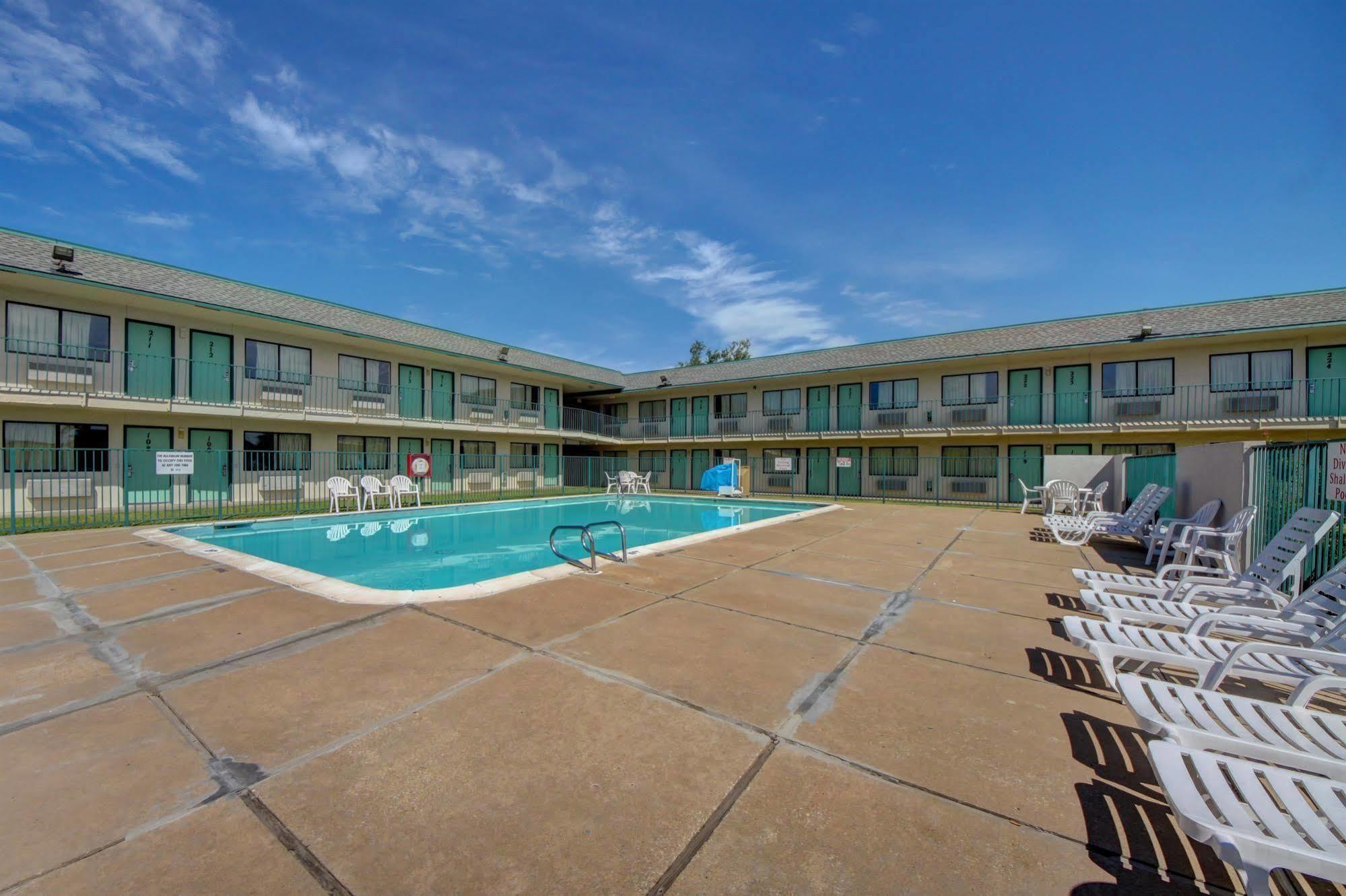 Regency Inn Tulsa Oakhurst المظهر الخارجي الصورة