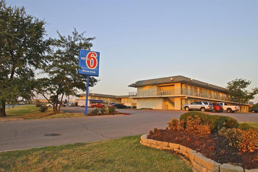 Regency Inn Tulsa Oakhurst وسائل الراحة الصورة